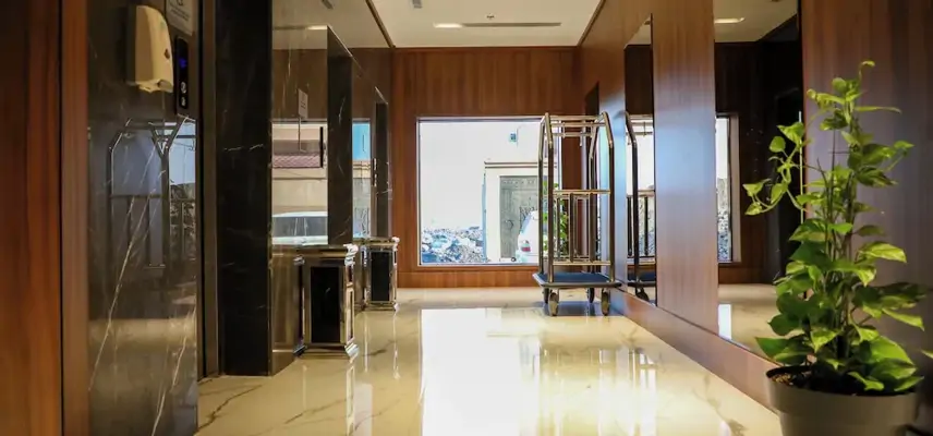 E hotel image